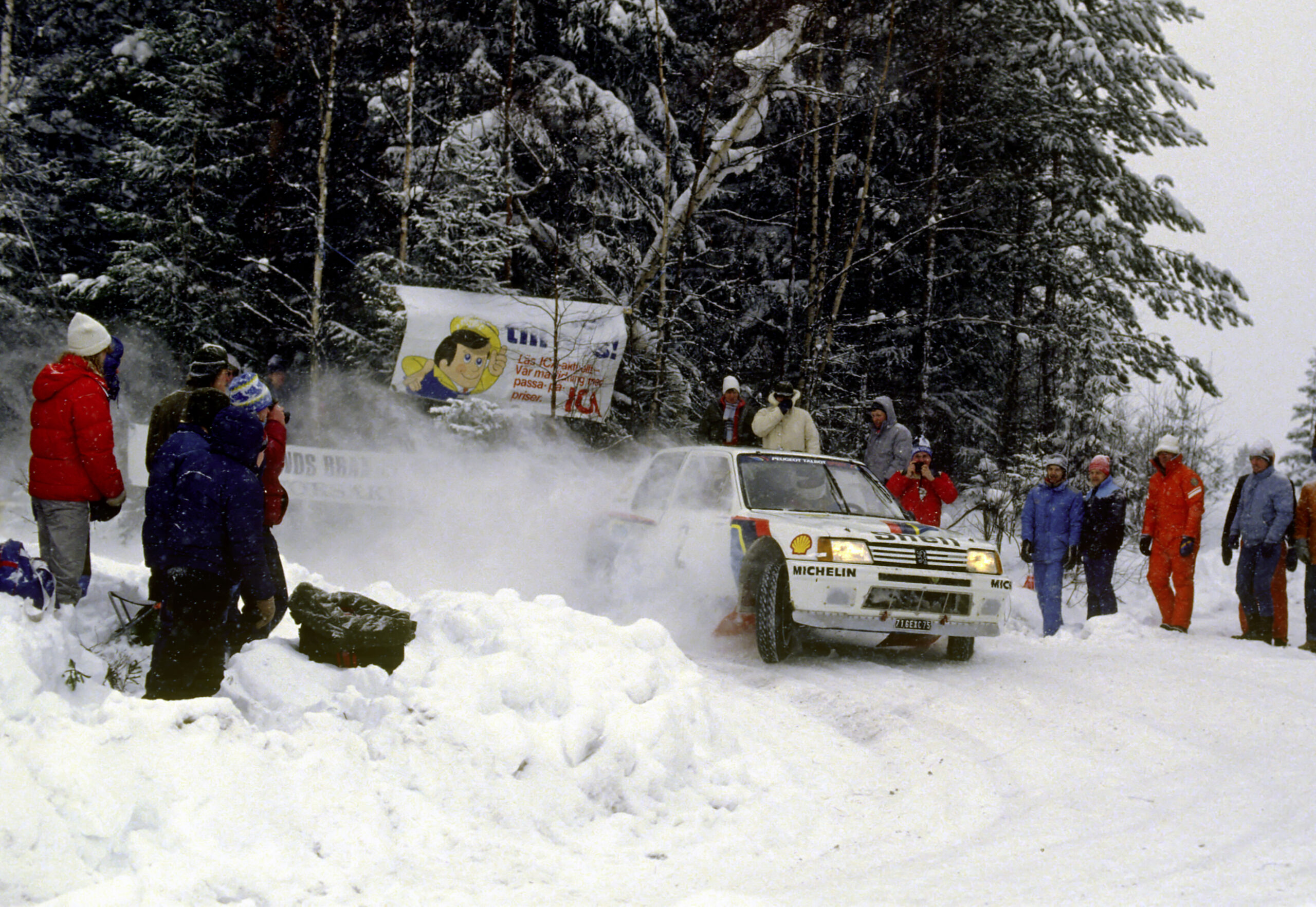 Vatanen on a slide in a curve